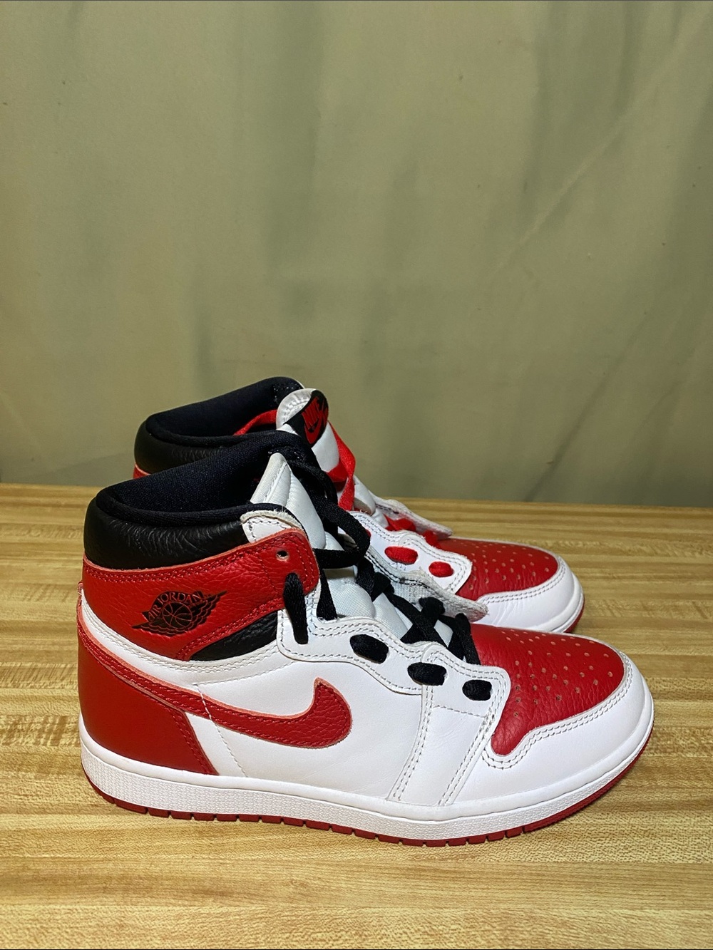 Jordan 1 Retro High OG  Heritage Sneakers White University Red Black size 5.5